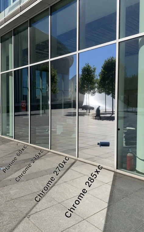 Comparaison des différents degrés de film miroir sans tain : du reflet léger au miroir total