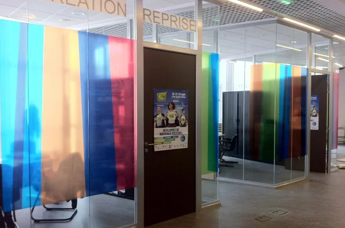 Film miroir — Bâtiment professionnel